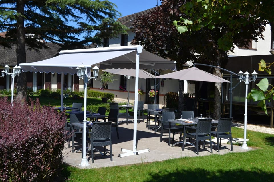 Le Lanthenay Hotel in Centre-Val de Loire