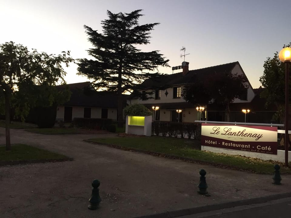 Le Lanthenay Hotel in Centre-Val de Loire