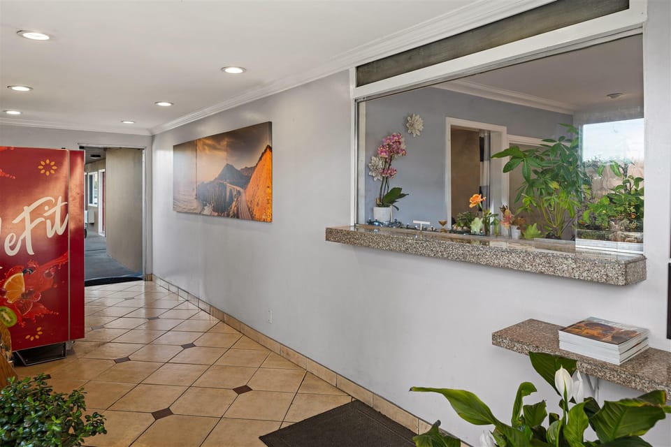 Bay Breeze Inn Motel in Oakland
