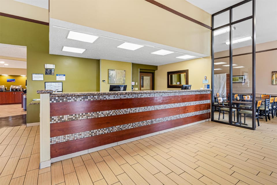 Best Western Ambassador Inn & Suites Hotel in Wisconsin Dells