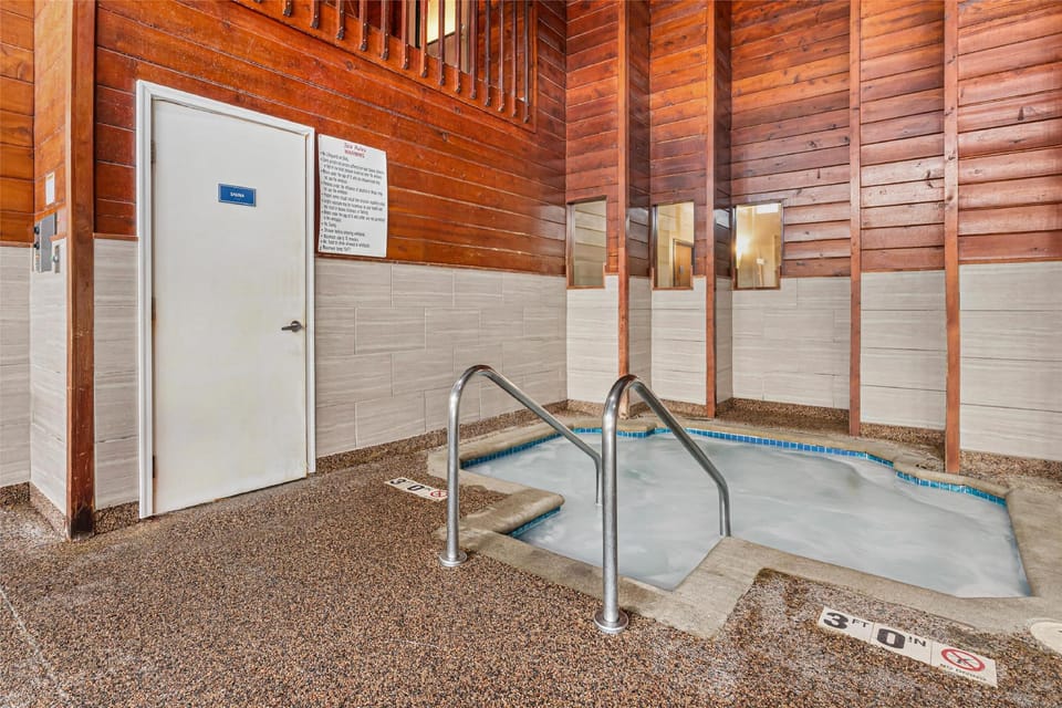 Best Western Ambassador Inn & Suites Hotel in Wisconsin Dells