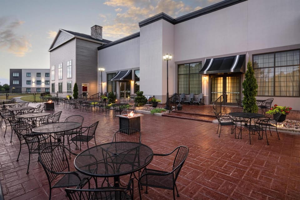 Best Western Premier Bridgewood Resort Hotel Hotel in Neenah