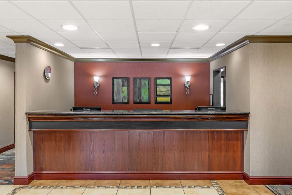 Best Western Cascade Inn & Suites Hotel in Fairview