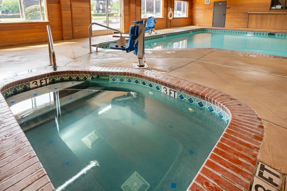 Best Western Cascade Inn & Suites Hotel in Fairview