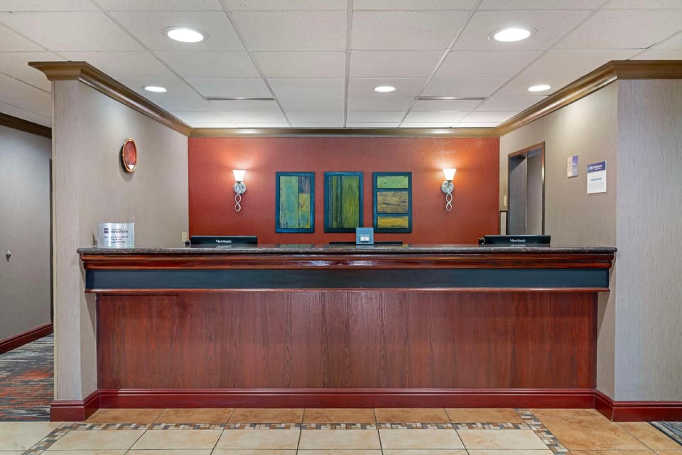 Best Western Cascade Inn & Suites Hotel in Fairview