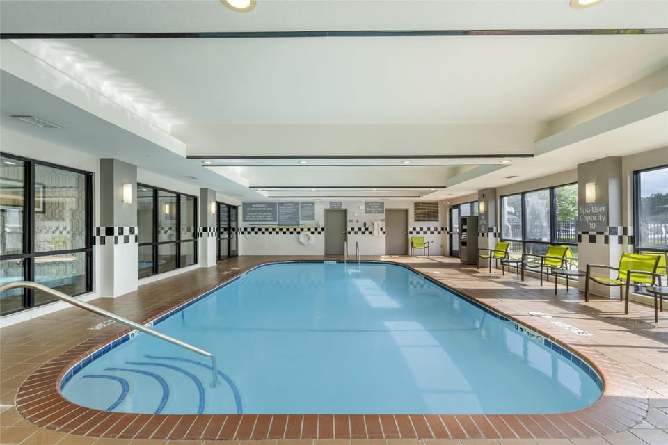 Best Western Plus Castlerock Inn & Suites Hotel in Rogers