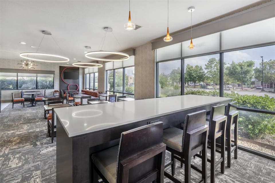 Best Western Plus Castlerock Inn & Suites Hotel in Rogers