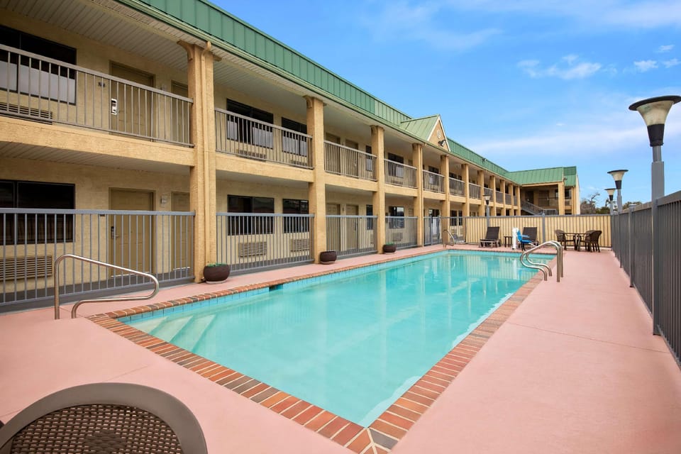 Best Western Cedar Inn Hotel in Leander