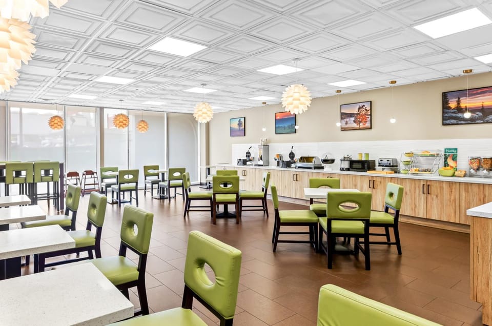 Quality Inn & Suites Charleston Hotel in Charleston