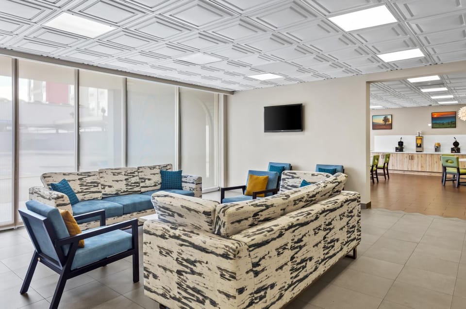 Quality Inn & Suites Charleston Hotel in Charleston
