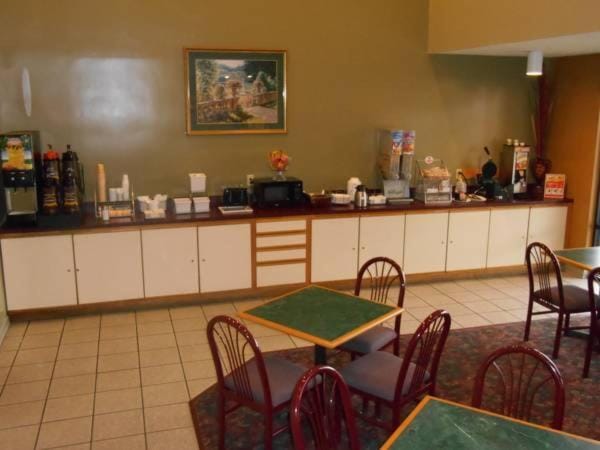 AmeriStay Inn Hotel in Saint Joseph