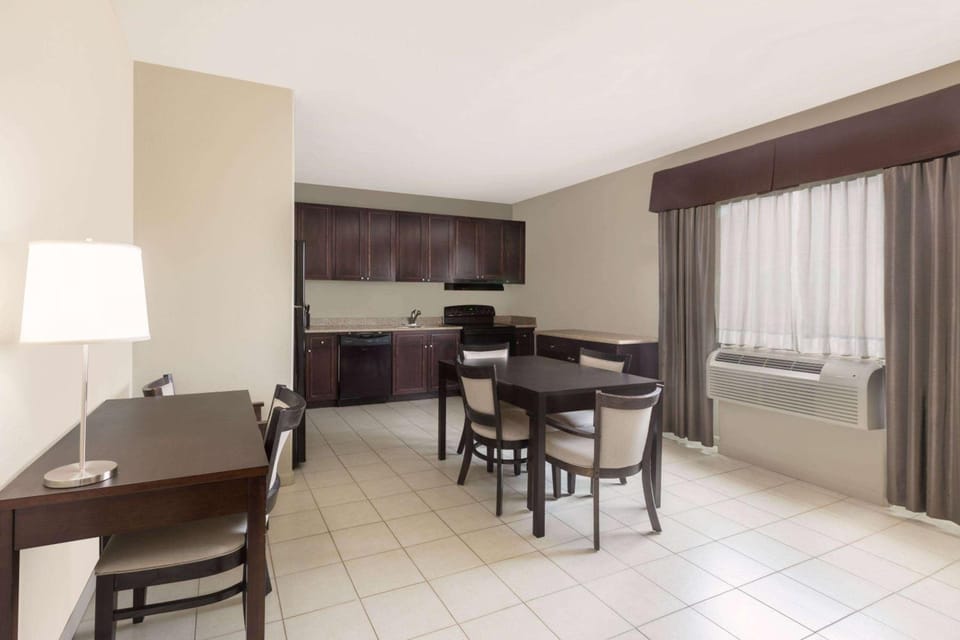 Baymont by Wyndham Columbus Hotel in Texas