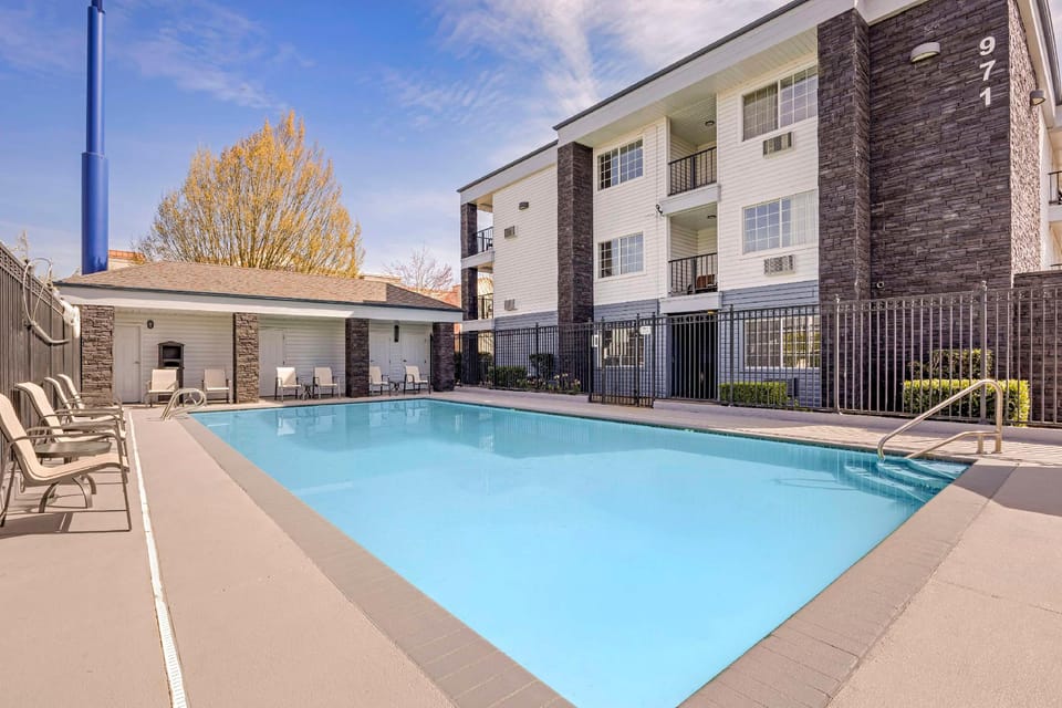 Best Western Plus Grand Manor Inn Hotel in Springfield