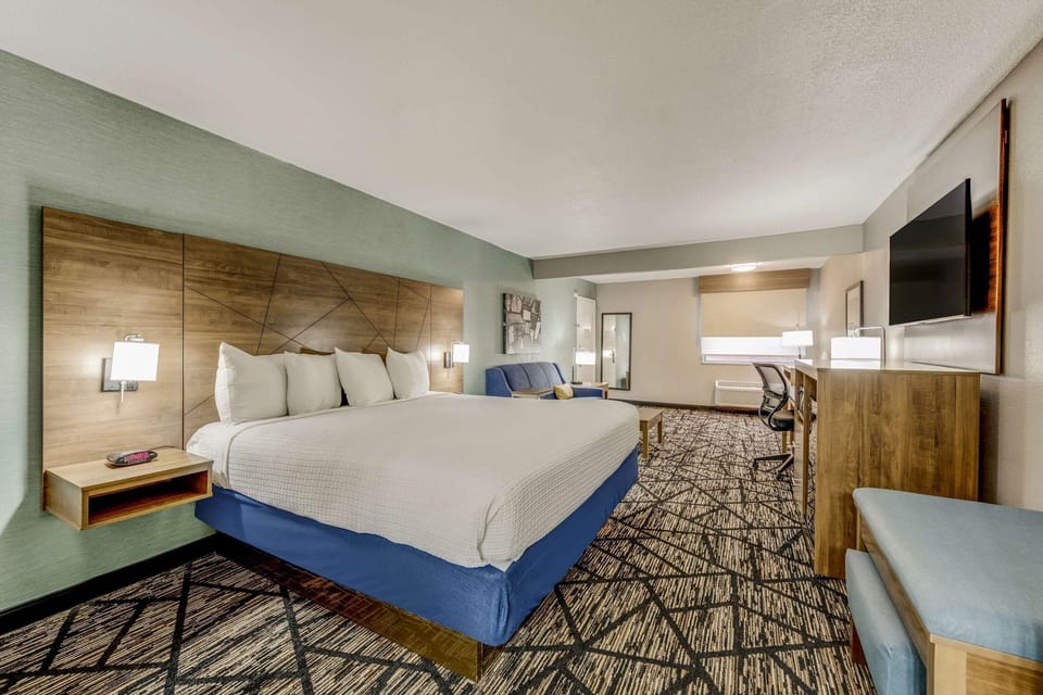 Clarion Pointe Hotel in Huntsville