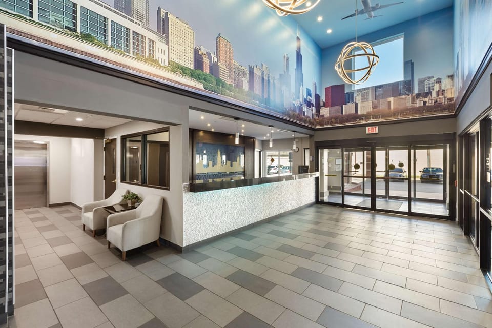 Best Western Inn & Suites - Midway Airport Hotel in Burbank
