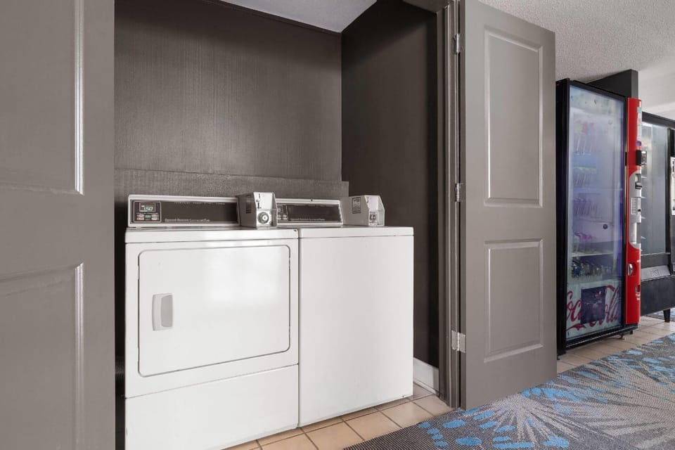 Days Inn by Wyndham St. Charles IL Hotel in Saint Charles