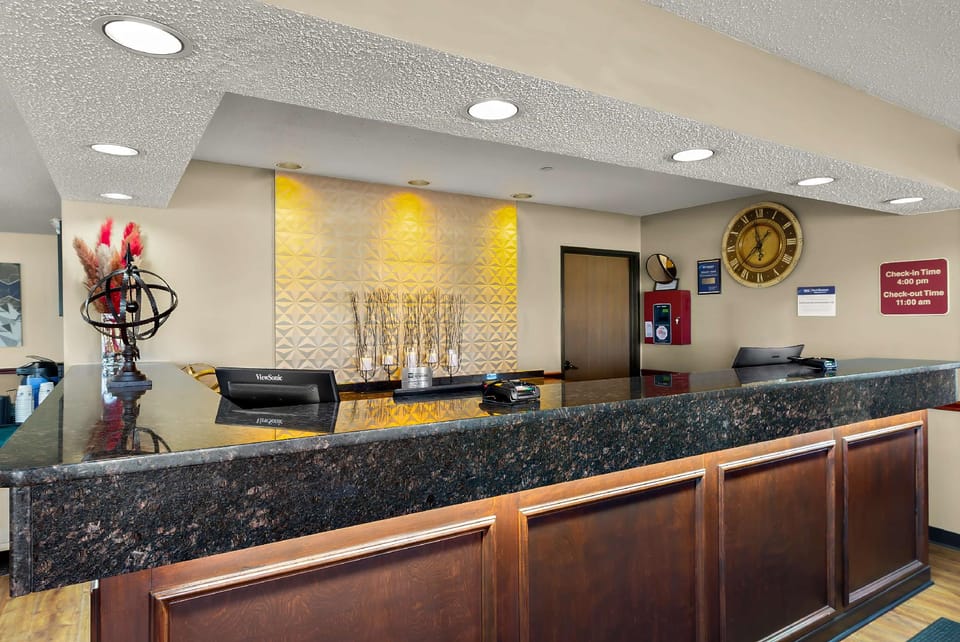 Best Western Lakewood Inn Hotel in Hebron