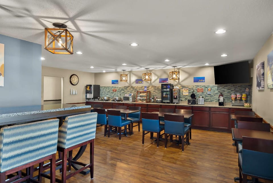 Best Western Lakewood Inn Hotel in Hebron