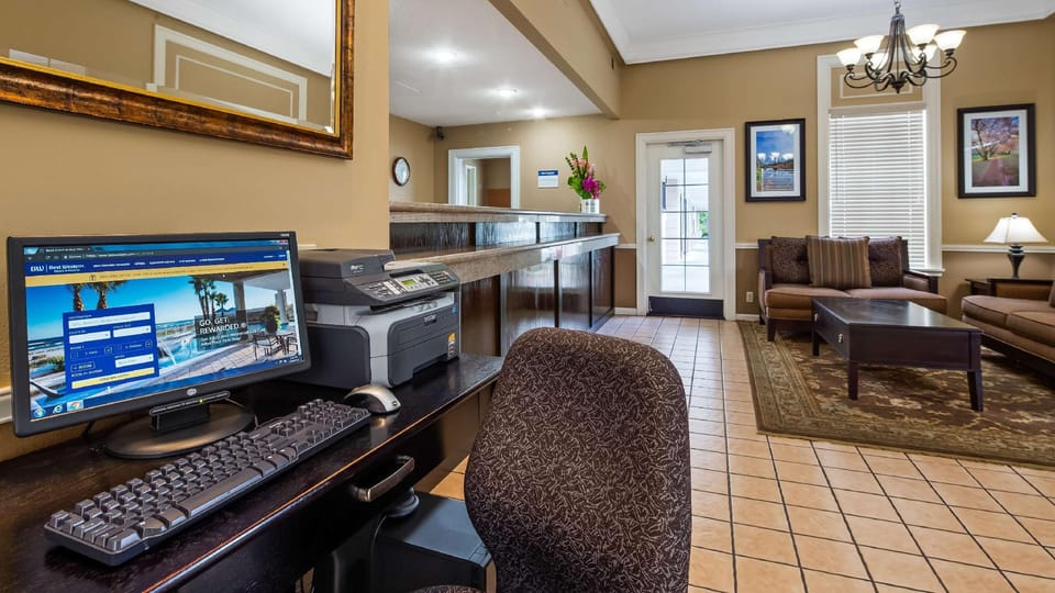 Best Western Lakewood Hotel in Lakewood