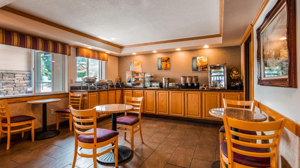 Best Western Plus Landmark Inn Hotel in Lincoln City