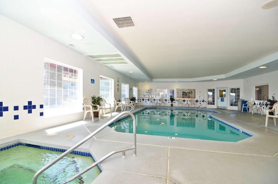 Lighthouse Suites Inn Hotel in Ocean Shores