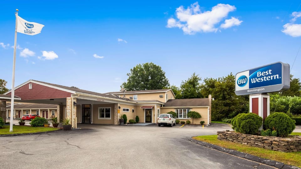 New Englander Inn Bennington Hotel in Vermont