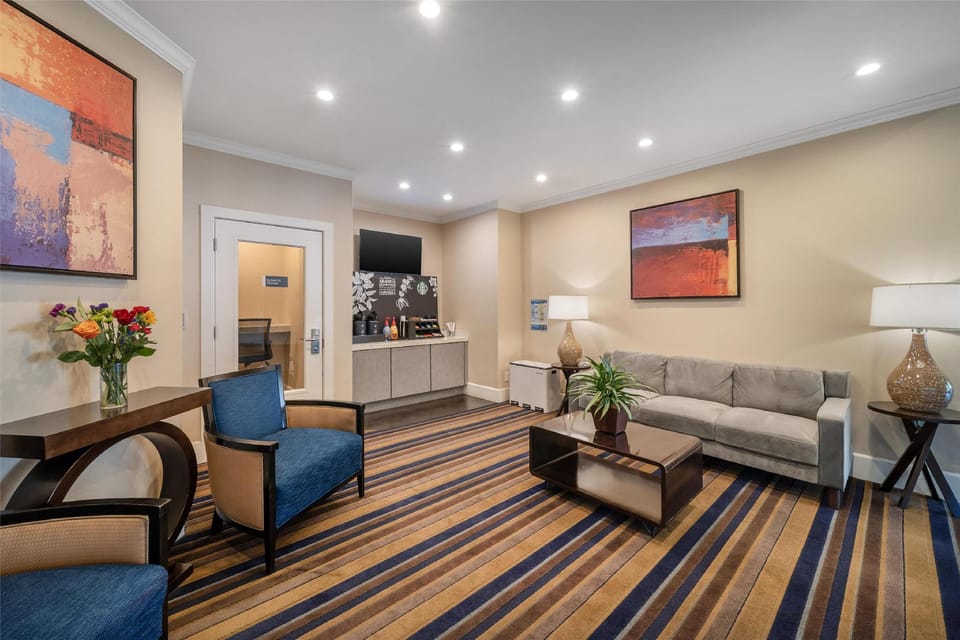 Best Western Plus Palm Court Hotel Hotel in Davis