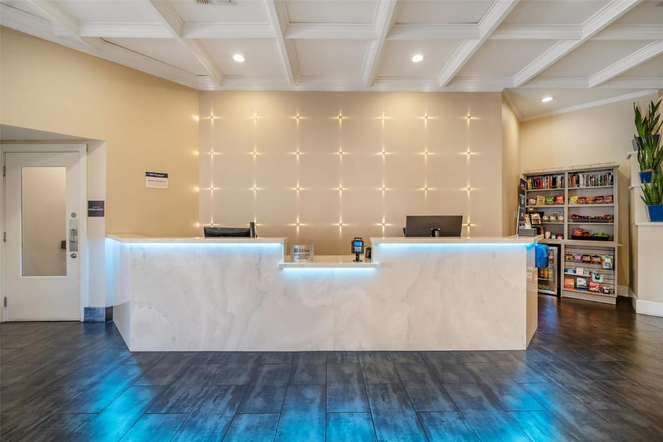 Best Western Plus Palm Court Hotel Hotel in Davis