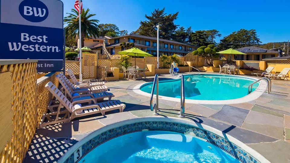 Swimming pool [outdoor]