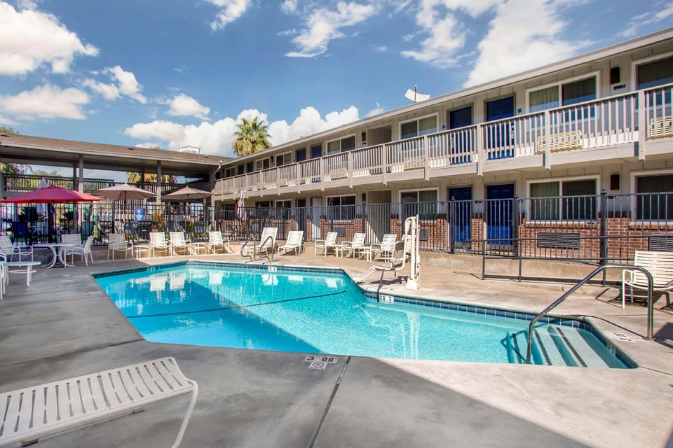 Best Western Shadow Inn Hotel in Woodland