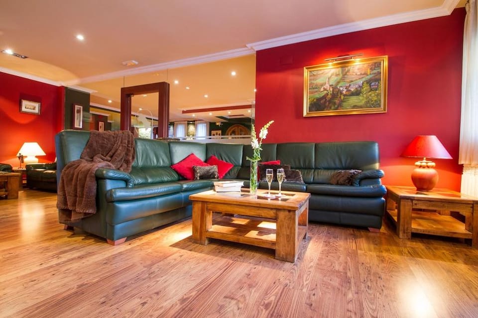 GRAN CHALET Hotel & Petit SPA Hotel in Catalonia