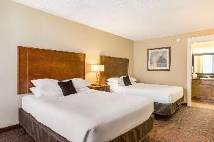 Red Lion Inn and Suites Branson Hotel in Hollister