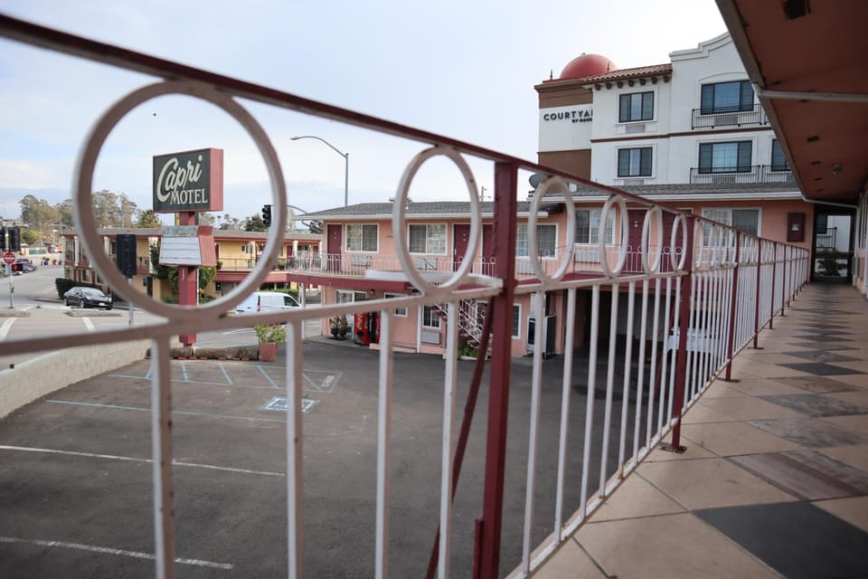 Capri Motel Santa Cruz Beach Boardwalk Motel in Santa Cruz