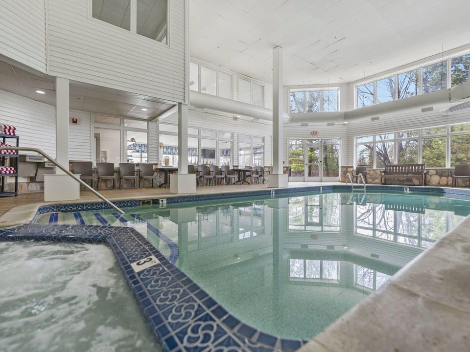 Cherry Tree Inn & Suites Hotel in Michigan