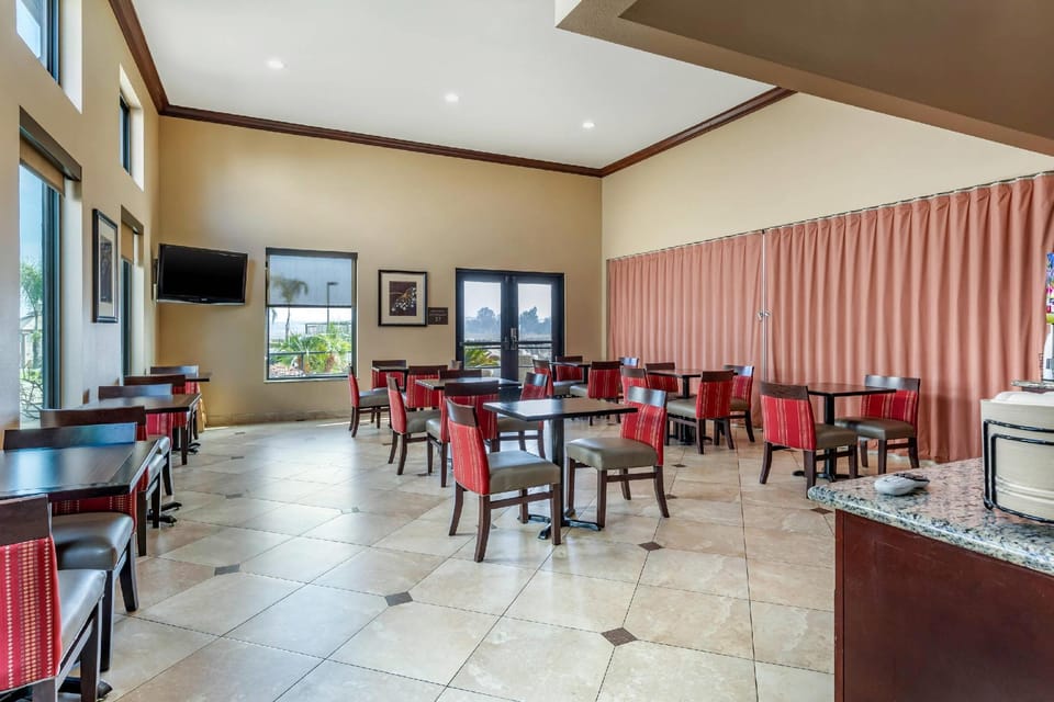 Comfort Inn & Suites San Bernardino Hotel in Colton