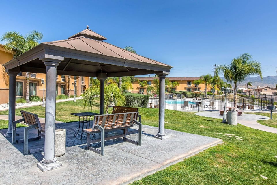 Comfort Inn & Suites San Bernardino Hotel in Colton