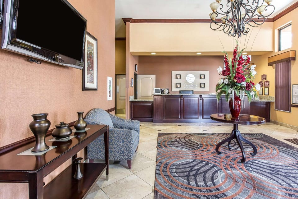 Comfort Inn & Suites San Bernardino Hotel in Colton