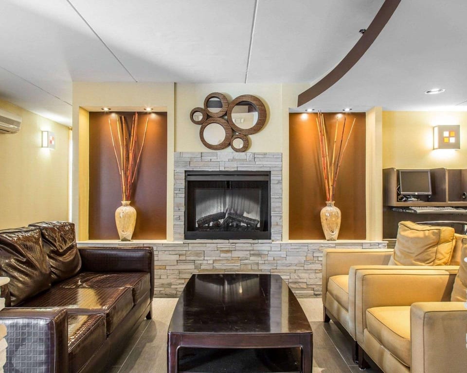 Comfort Inn & Suites East Hartford - Hartford Hotel in East Hartford
