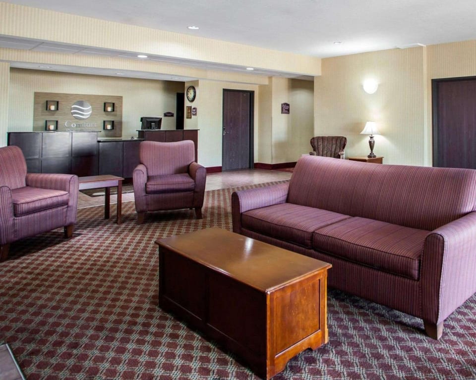 Comfort Inn & Suites Harrisonville Hotel in Ozark Mountains