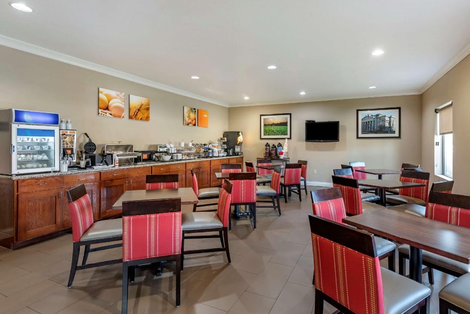 Comfort Inn & Suites Muncie Near University Hotel in Muncie