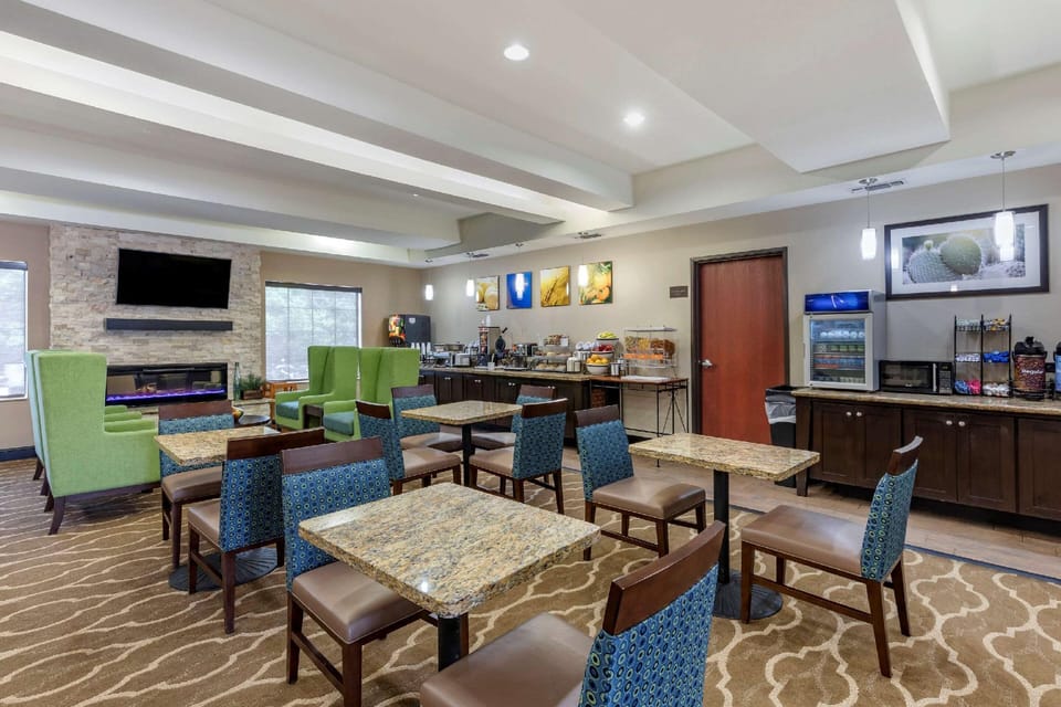 Comfort Inn & Suites Paris Hotel in Paris