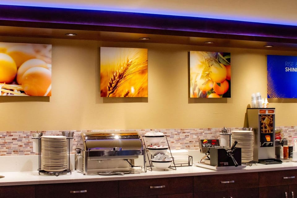 Comfort Inn & Suites Vancouver Downtown City Center Hotel in Vancouver