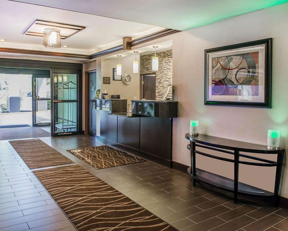 Comfort Inn & Suites Butler Hotel in Allegheny River
