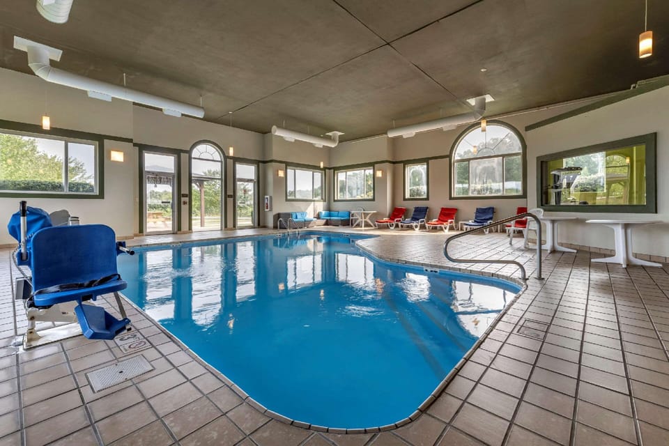 Comfort Inn & Suites Butler Hotel in Allegheny River