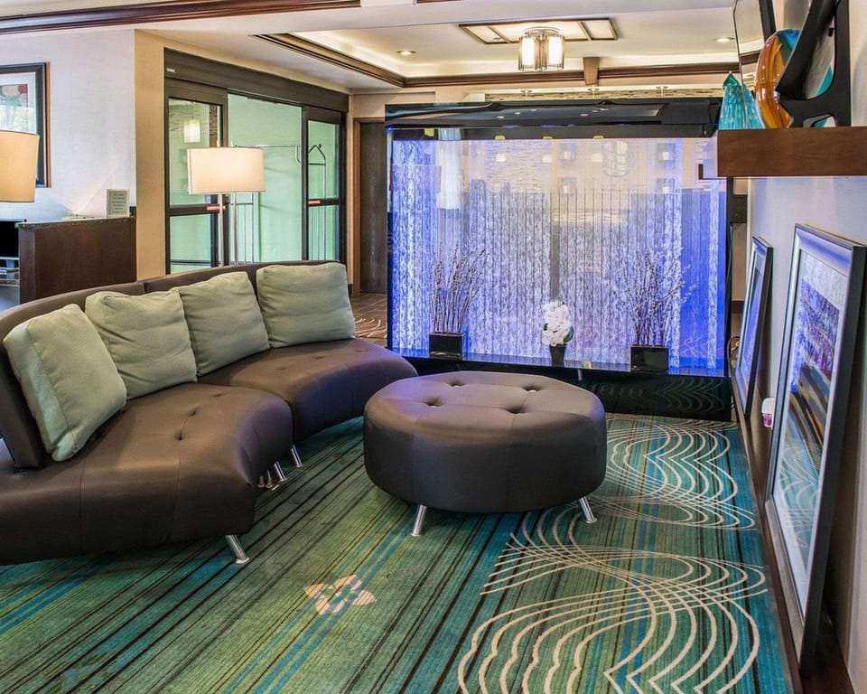 Comfort Inn & Suites Butler Hotel in Allegheny River