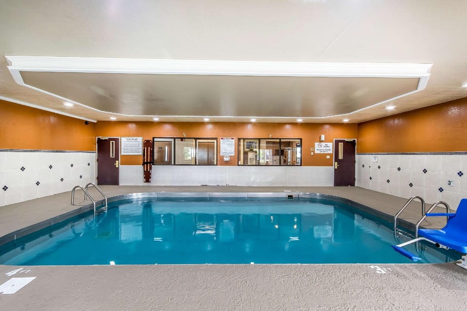 Quality Inn & Suites Evansville North Hotel in Indiana