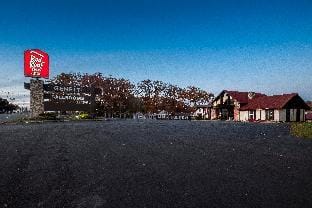 Red Roof Inn & Suites Hazleton Hotel in Luzerne County
