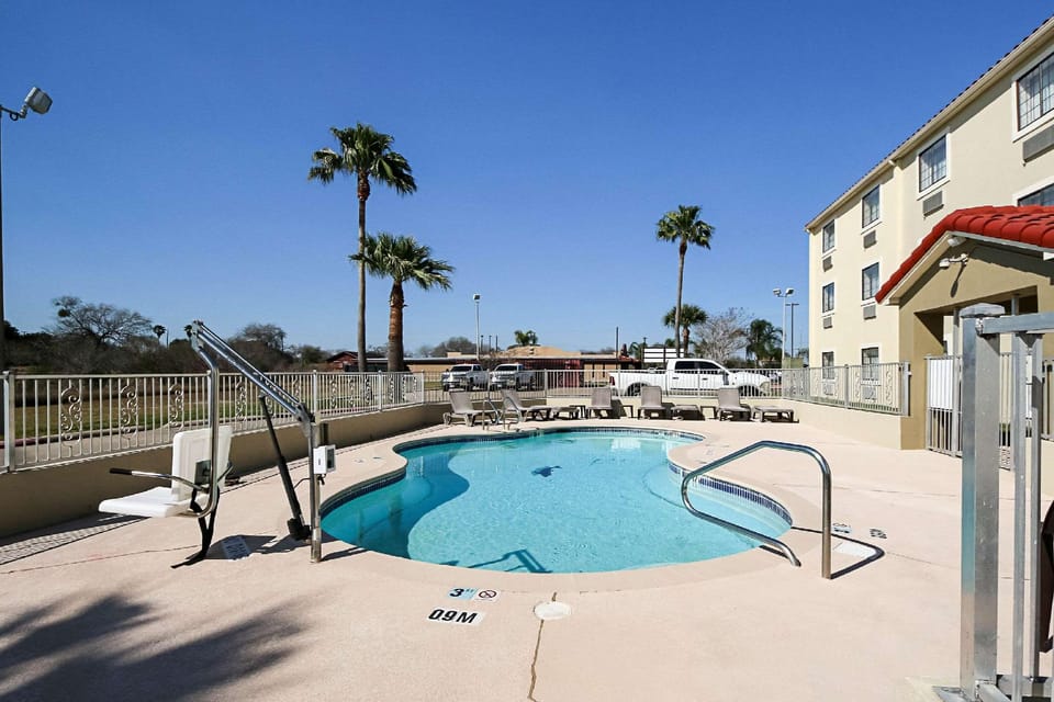 Quality Inn Kingsville Hwy 77                       Hotel in Kingsville