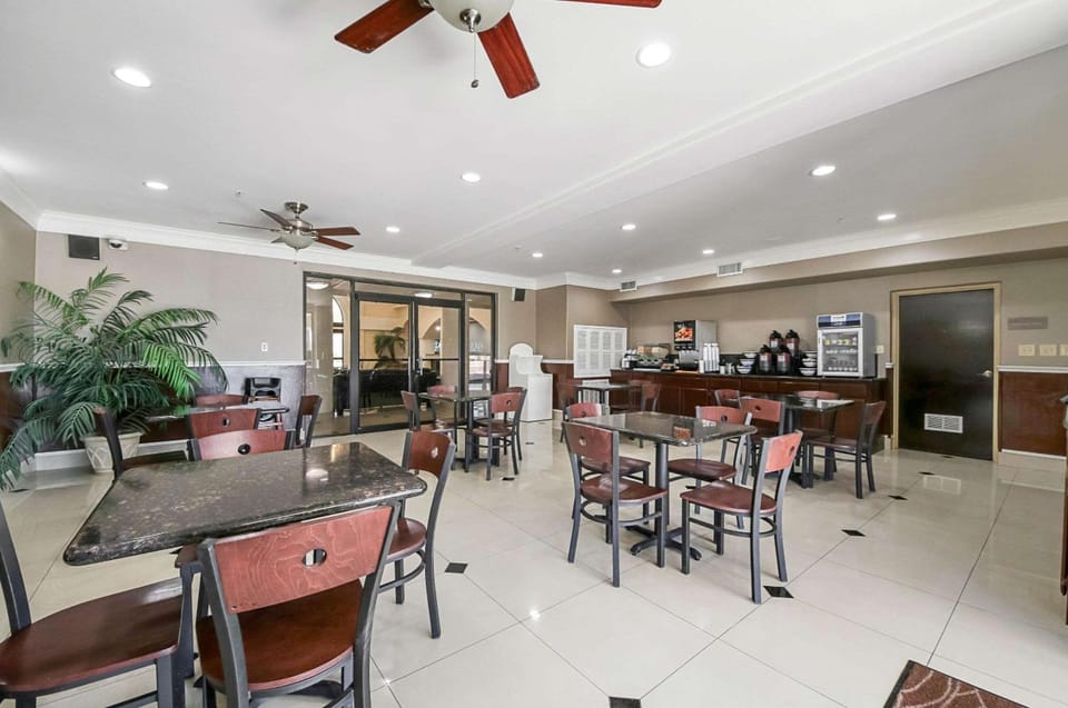 Quality Inn Kingsville Hwy 77                       Hotel in Kingsville