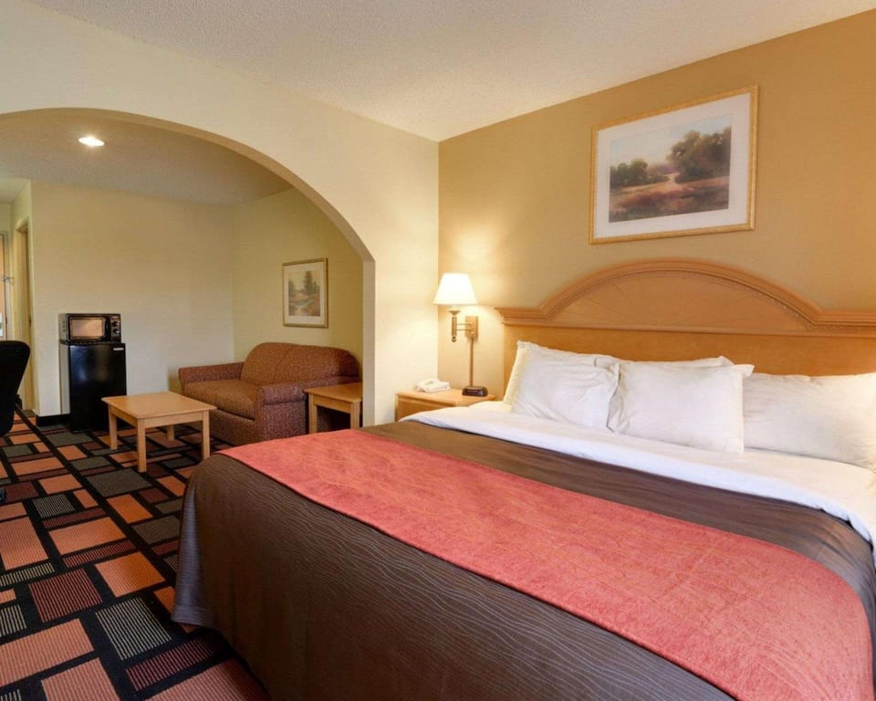 Quality Inn & Suites Malvern Hotel in Fenter Township